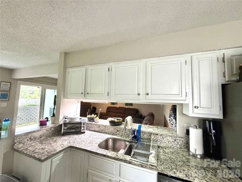 5867 Harris Grove Lane, Charlotte, NC 28212.  MLS# CAR4434823, YatesRealty ID 56625. 
