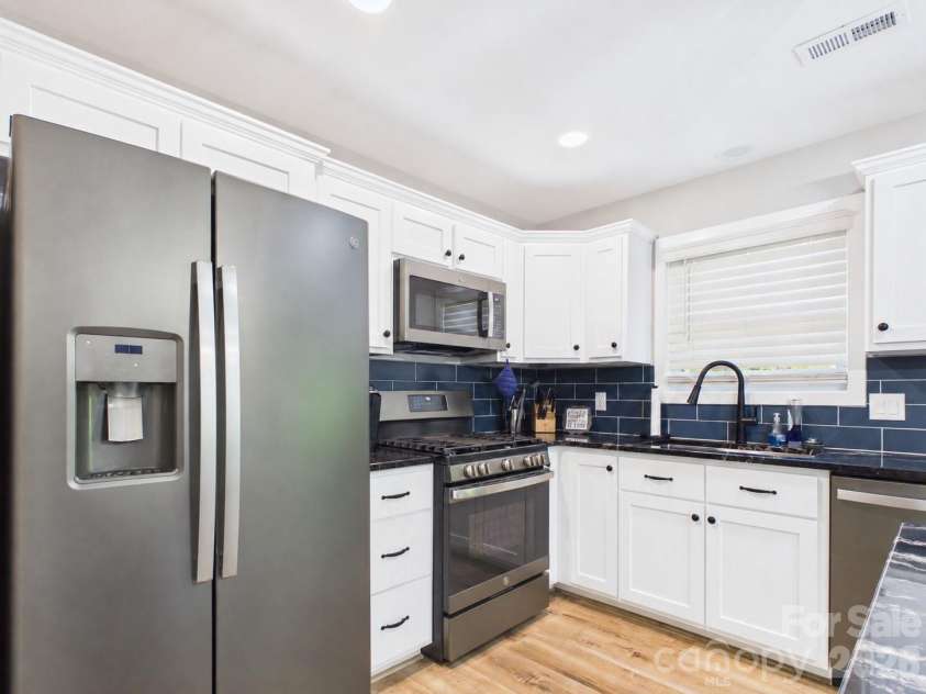 180 29th Avenue Place, Hickory, NC 28601.  MLS# CAR4434610, YatesRealty ID 56628. 