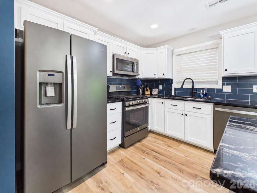 180 29th Avenue Place, Hickory, NC 28601.  MLS# CAR4434610, YatesRealty ID 56628. 