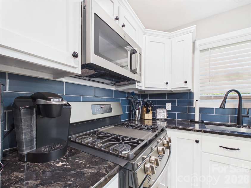 180 29th Avenue Place, Hickory, NC 28601.  MLS# CAR4434610, YatesRealty ID 56628. 