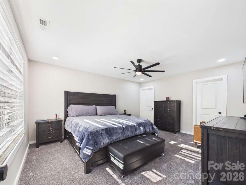 180 29th Avenue Place, Hickory, NC 28601.  MLS# CAR4434610, YatesRealty ID 56628. 