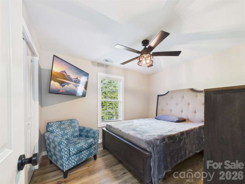 180 29th Avenue Place, Hickory, NC 28601.  MLS# CAR4434610, YatesRealty ID 56628. 