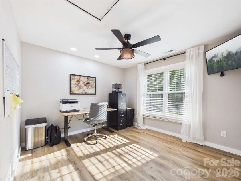 180 29th Avenue Place, Hickory, NC 28601.  MLS# CAR4434610, YatesRealty ID 56628. 