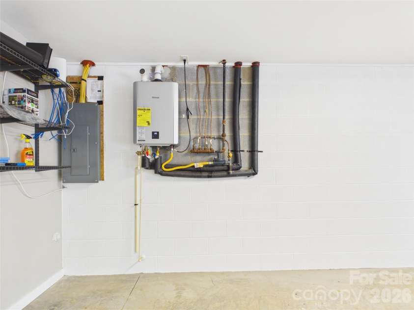 180 29th Avenue Place, Hickory, NC 28601.  MLS# CAR4434610, YatesRealty ID 56628. 