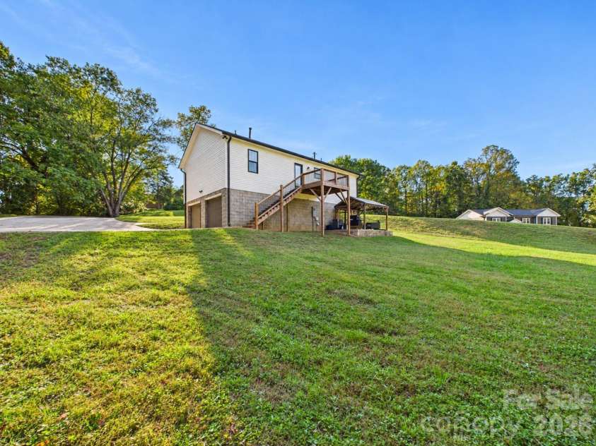 180 29th Avenue Place, Hickory, NC 28601.  MLS# CAR4434610, YatesRealty ID 56628. 