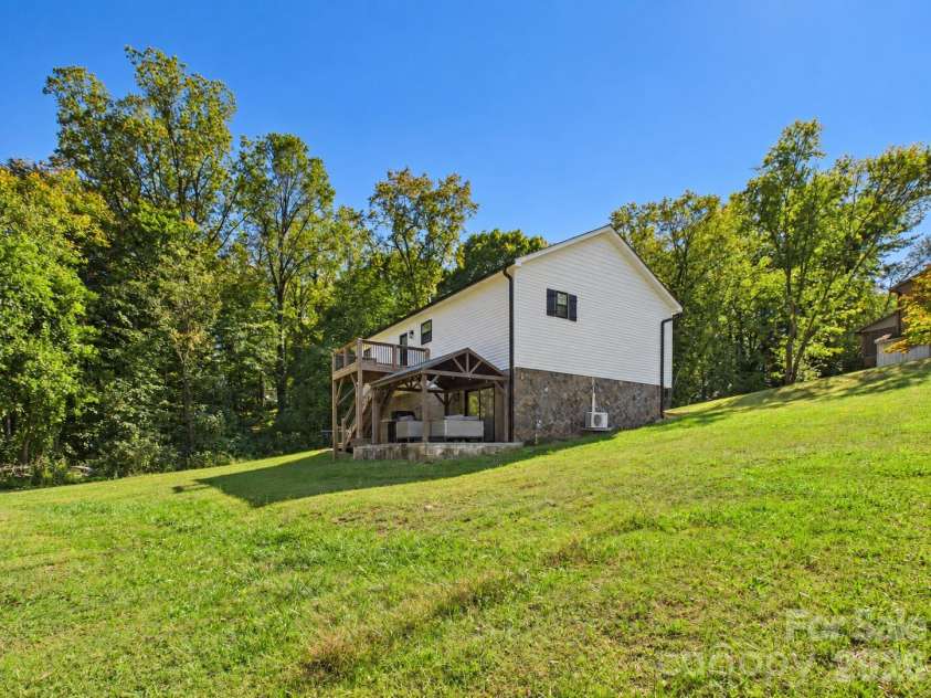 180 29th Avenue Place, Hickory, NC 28601.  MLS# CAR4434610, YatesRealty ID 56628. 