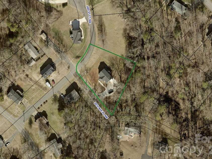 180 29th Avenue Place, Hickory, NC 28601.  MLS# CAR4434610, YatesRealty ID 56628. 