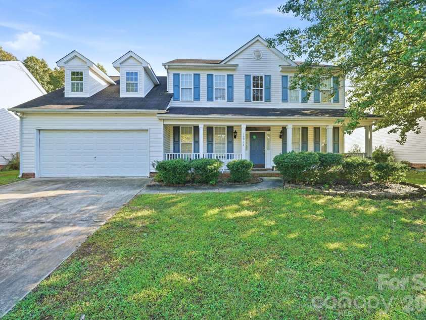 10212 Billingham Drive, Charlotte, NC 28269.  MLS# CAR4434852, YatesRealty ID 56630. 