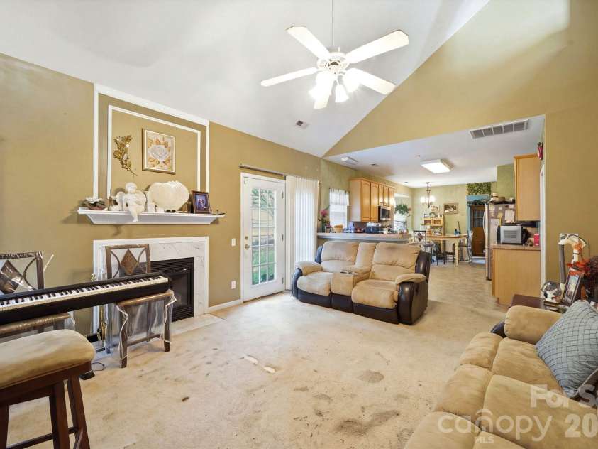 10212 Billingham Drive, Charlotte, NC 28269.  MLS# CAR4434852, YatesRealty ID 56630. 