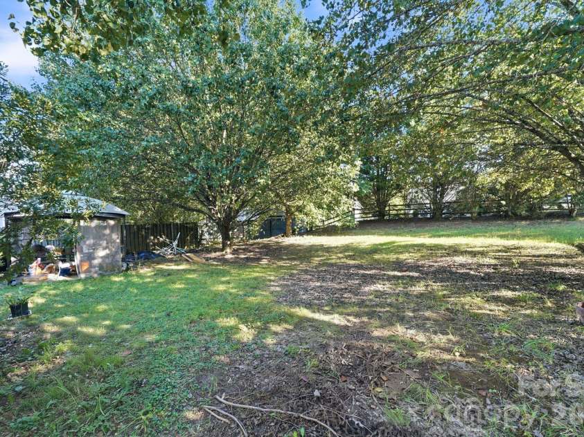 10212 Billingham Drive, Charlotte, NC 28269.  MLS# CAR4434852, YatesRealty ID 56630. 