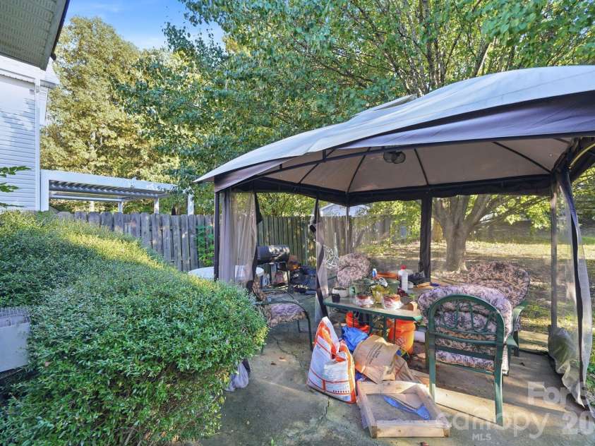 10212 Billingham Drive, Charlotte, NC 28269.  MLS# CAR4434852, YatesRealty ID 56630. 