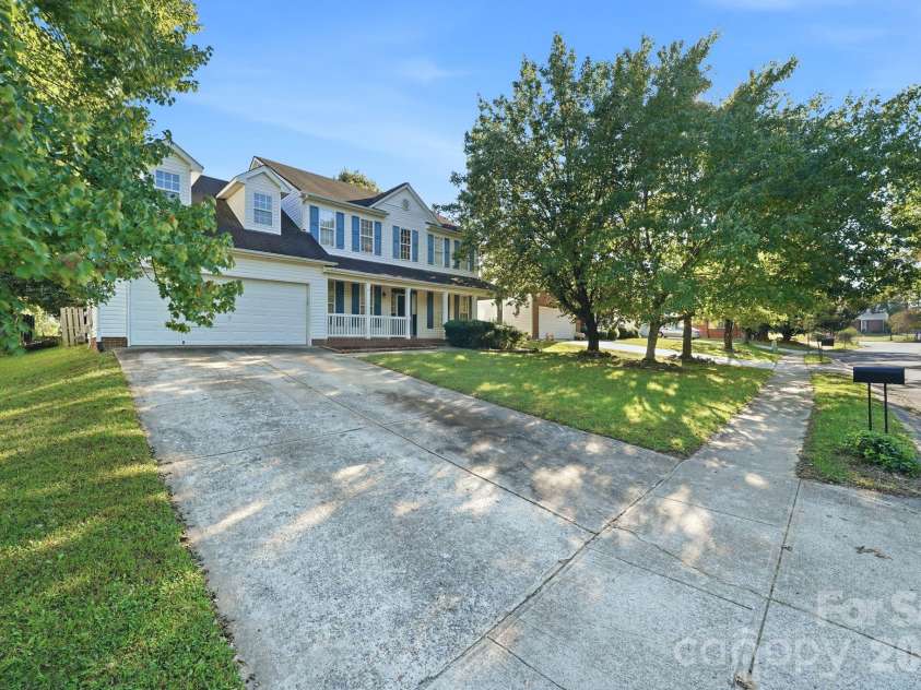10212 Billingham Drive, Charlotte, NC 28269.  MLS# CAR4434852, YatesRealty ID 56630. 