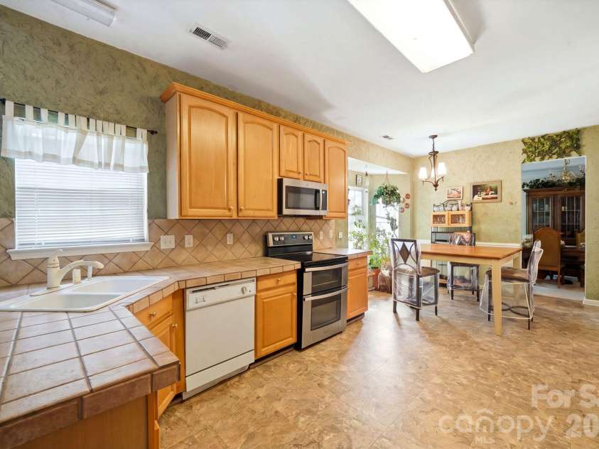 10212 Billingham Drive, Charlotte, NC 28269.  MLS# CAR4434852, YatesRealty ID 56630. 