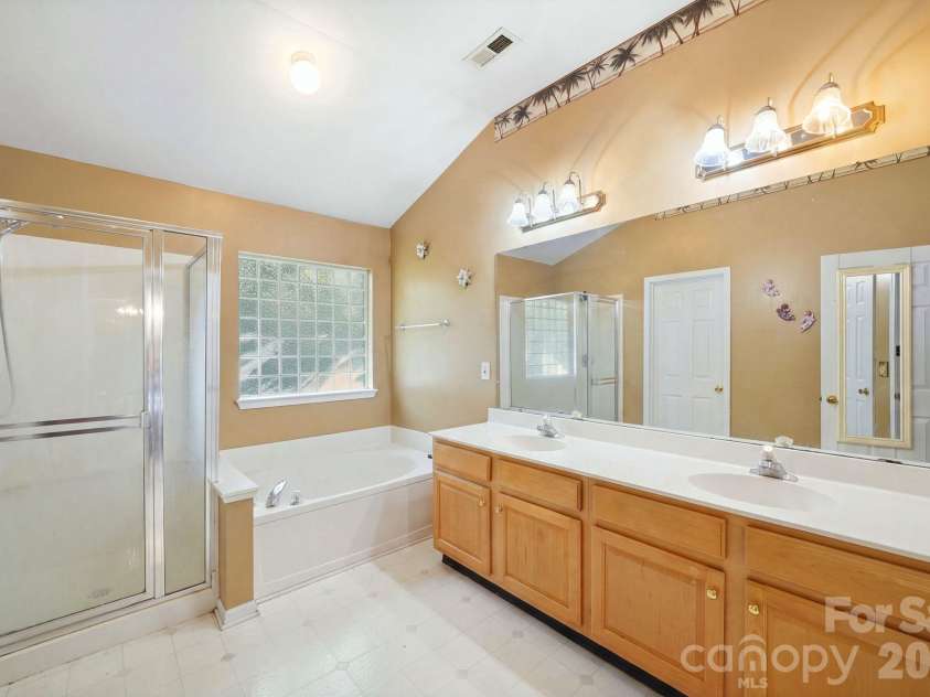 10212 Billingham Drive, Charlotte, NC 28269.  MLS# CAR4434852, YatesRealty ID 56630. 