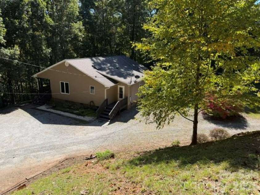 177 Natural Trail, Sylva, NC 28779.  MLS# CAR4434524, YatesRealty ID 56632. 