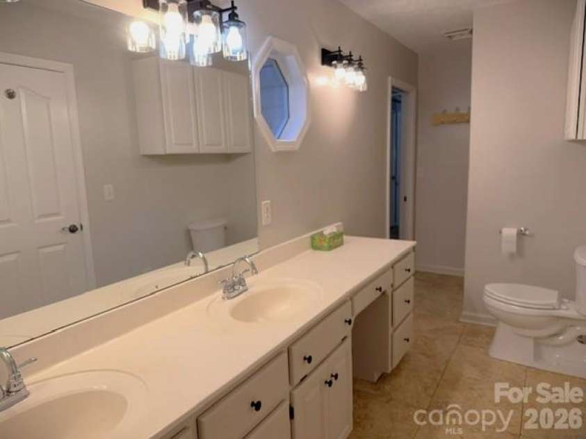 177 Natural Trail, Sylva, NC 28779.  MLS# CAR4434524, YatesRealty ID 56632. Bathroom primary suite