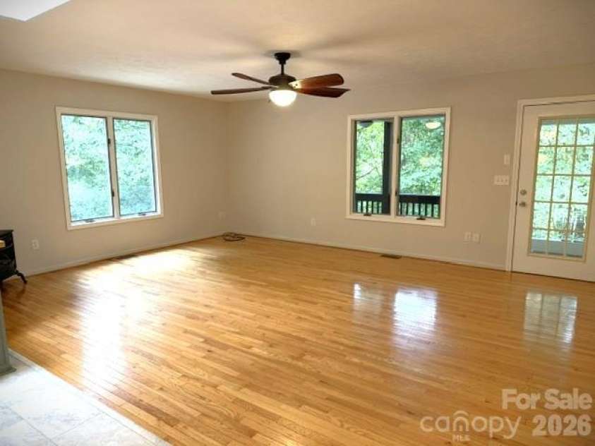 177 Natural Trail, Sylva, NC 28779.  MLS# CAR4434524, YatesRealty ID 56632. Living room