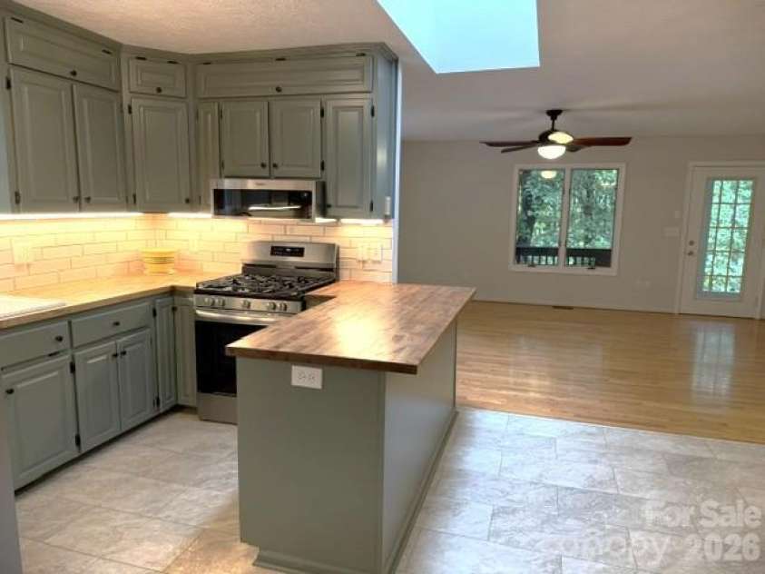 177 Natural Trail, Sylva, NC 28779.  MLS# CAR4434524, YatesRealty ID 56632. Open area concept