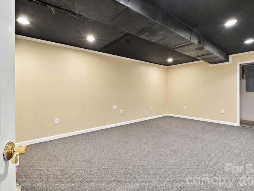 1270 Berra Place, Hickory, NC 28602.  MLS# CAR4433437, YatesRealty ID 56636. Bonus room