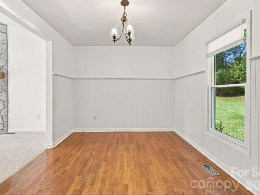 1270 Berra Place, Hickory, NC 28602.  MLS# CAR4433437, YatesRealty ID 56636. Dining room