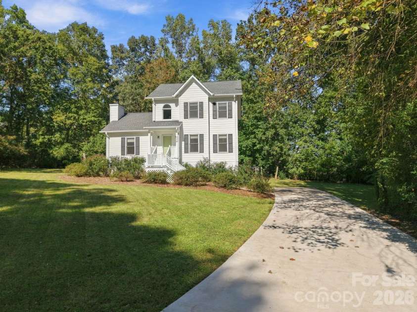 1270 Berra Place, Hickory, NC 28602.  MLS# CAR4433437, YatesRealty ID 56636. Front exterior