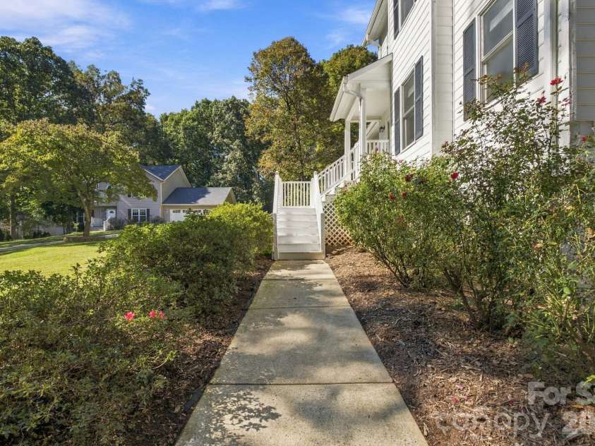 1270 Berra Place, Hickory, NC 28602.  MLS# CAR4433437, YatesRealty ID 56636. Front walkway