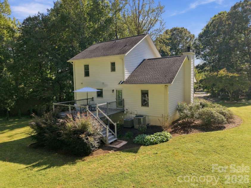 1270 Berra Place, Hickory, NC 28602.  MLS# CAR4433437, YatesRealty ID 56636. Full view backyard/exterior