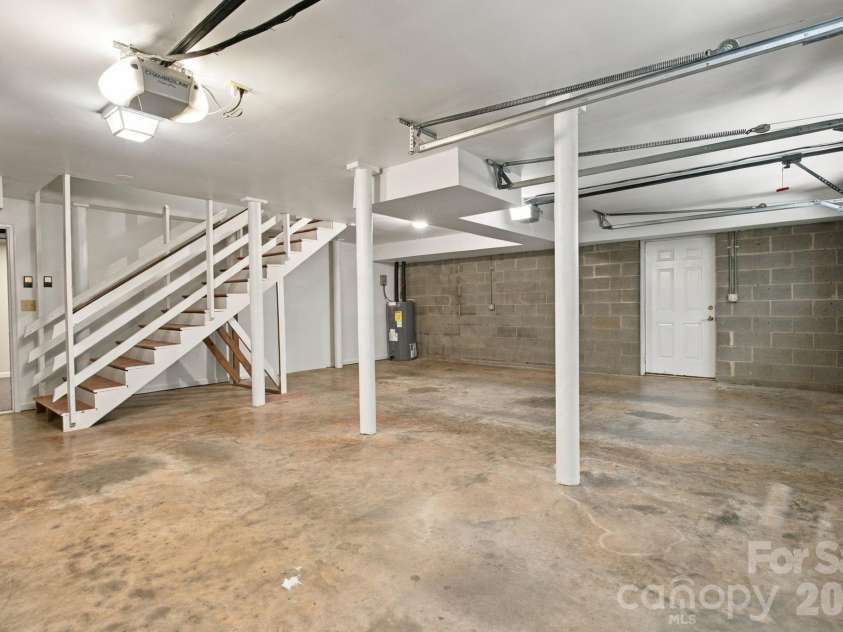 1270 Berra Place, Hickory, NC 28602.  MLS# CAR4433437, YatesRealty ID 56636. Garage-alternate view