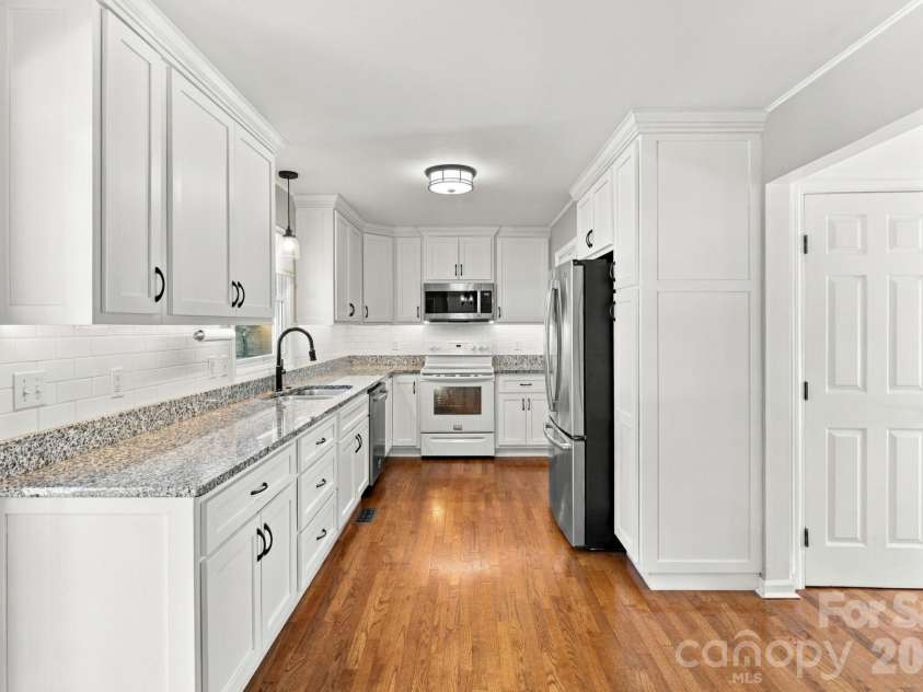 1270 Berra Place, Hickory, NC 28602.  MLS# CAR4433437, YatesRealty ID 56636. Kitchen full view