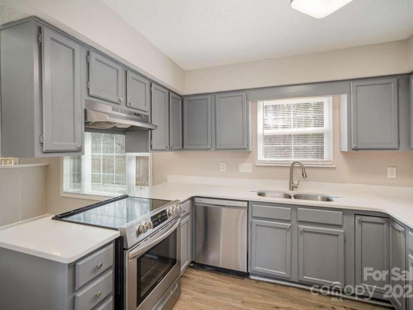 8137 Sheringham Way, Charlotte, NC 28227.  MLS# CAR4220926, YatesRealty ID 5664. 