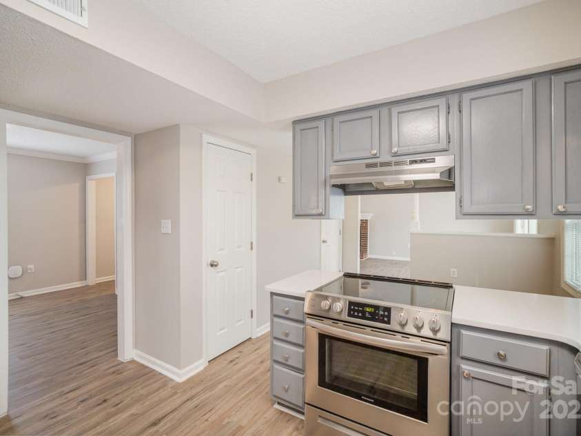 8137 Sheringham Way, Charlotte, NC 28227.  MLS# CAR4220926, YatesRealty ID 5664. 