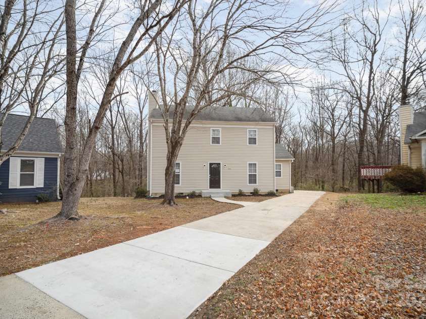 8137 Sheringham Way, Charlotte, NC 28227.  MLS# CAR4220926, YatesRealty ID 5664. 