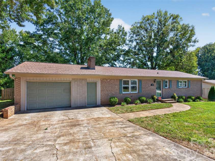 120 Regal Circle, Mooresville, NC 28117.  MLS# CAR4428050, YatesRealty ID 56640. 