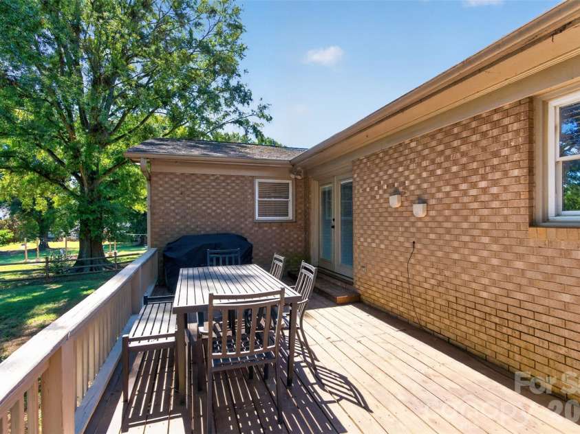 120 Regal Circle, Mooresville, NC 28117.  MLS# CAR4428050, YatesRealty ID 56640. 
