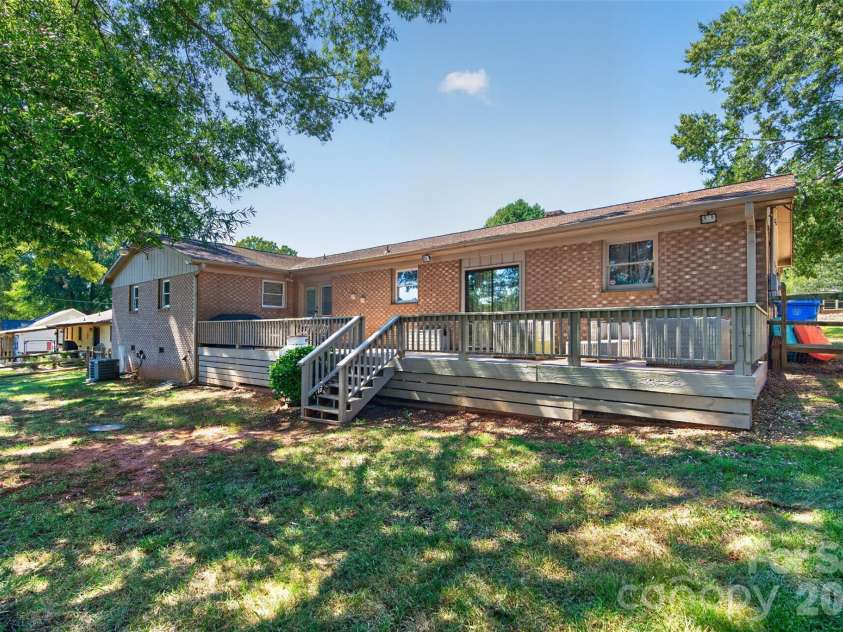 120 Regal Circle, Mooresville, NC 28117.  MLS# CAR4428050, YatesRealty ID 56640. 