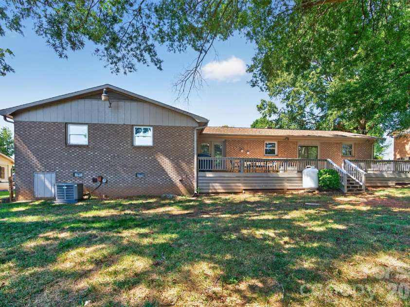 120 Regal Circle, Mooresville, NC 28117.  MLS# CAR4428050, YatesRealty ID 56640. 