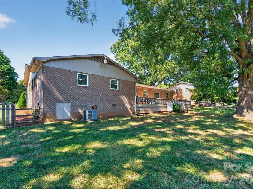 120 Regal Circle, Mooresville, NC 28117.  MLS# CAR4428050, YatesRealty ID 56640. 