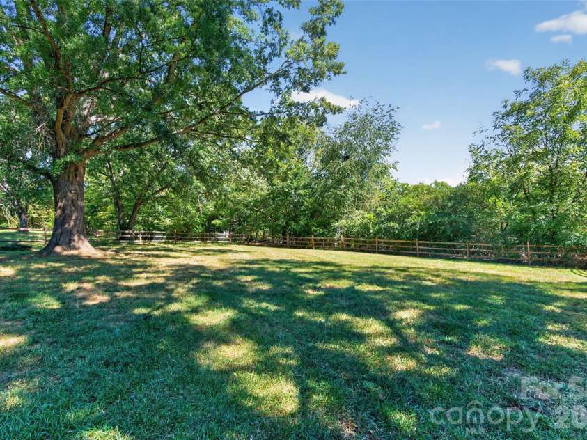 120 Regal Circle, Mooresville, NC 28117.  MLS# CAR4428050, YatesRealty ID 56640. 