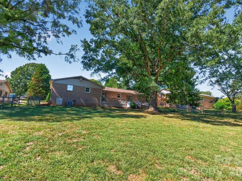 120 Regal Circle, Mooresville, NC 28117.  MLS# CAR4428050, YatesRealty ID 56640. 