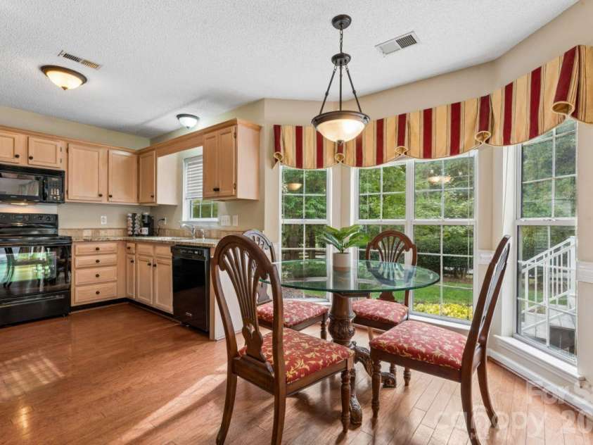 17100 Grenache Court, Cornelius, NC 28031.  MLS# CAR4432838, YatesRealty ID 56641. 04 Kitchen
