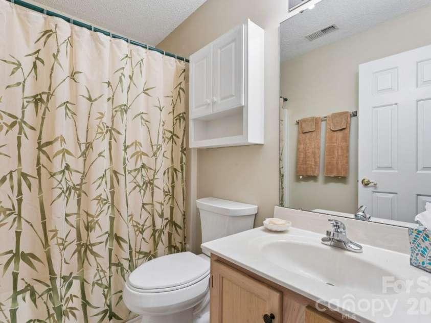 17100 Grenache Court, Cornelius, NC 28031.  MLS# CAR4432838, YatesRealty ID 56641. 12 Upstairs Full Bath