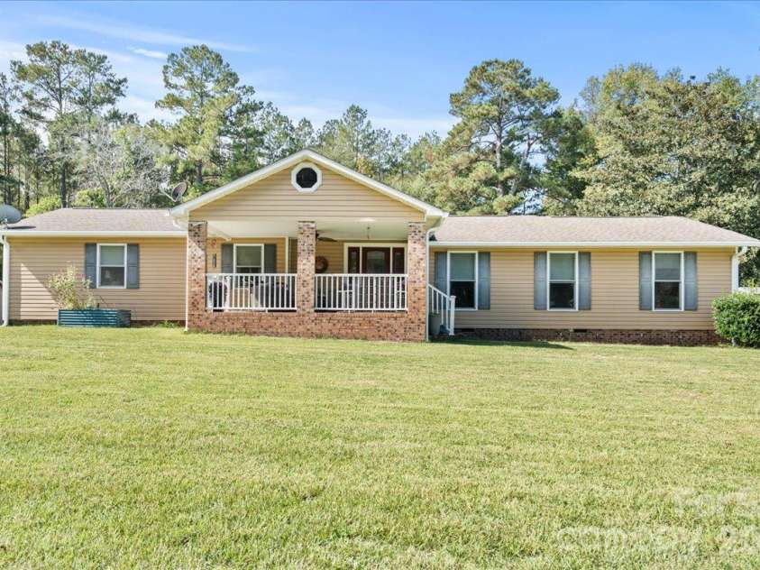2814 Orchard Road, Cheraw, SC 29520.  MLS# CAR4434875, YatesRealty ID 56642. 