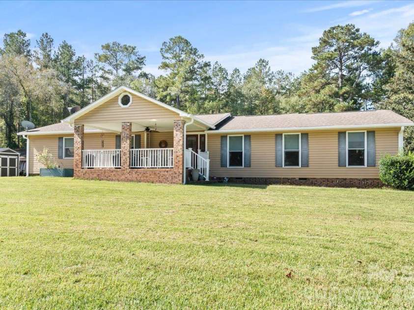 2814 Orchard Road, Cheraw, SC 29520.  MLS# CAR4434875, YatesRealty ID 56642. 
