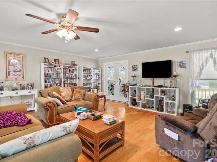 2814 Orchard Road, Cheraw, SC 29520.  MLS# CAR4434875, YatesRealty ID 56642. 