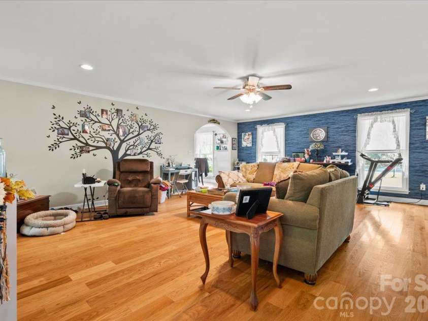 2814 Orchard Road, Cheraw, SC 29520.  MLS# CAR4434875, YatesRealty ID 56642. 