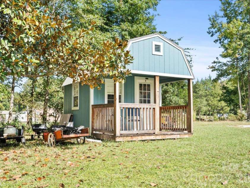 2814 Orchard Road, Cheraw, SC 29520.  MLS# CAR4434875, YatesRealty ID 56642. 
