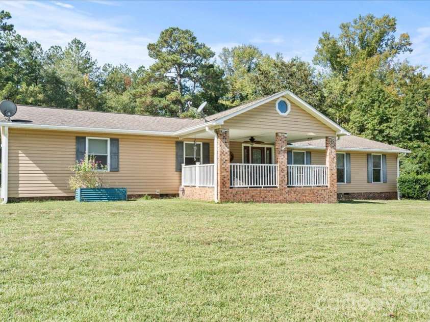 2814 Orchard Road, Cheraw, SC 29520.  MLS# CAR4434875, YatesRealty ID 56642. 