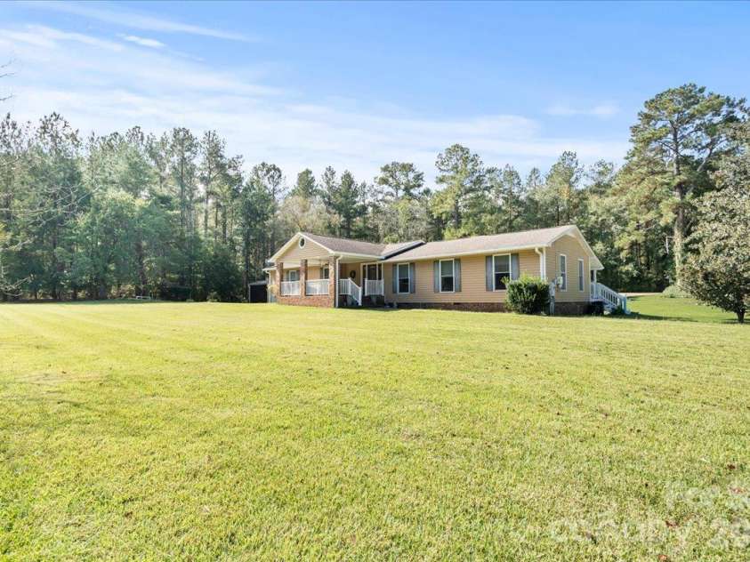 2814 Orchard Road, Cheraw, SC 29520.  MLS# CAR4434875, YatesRealty ID 56642. 