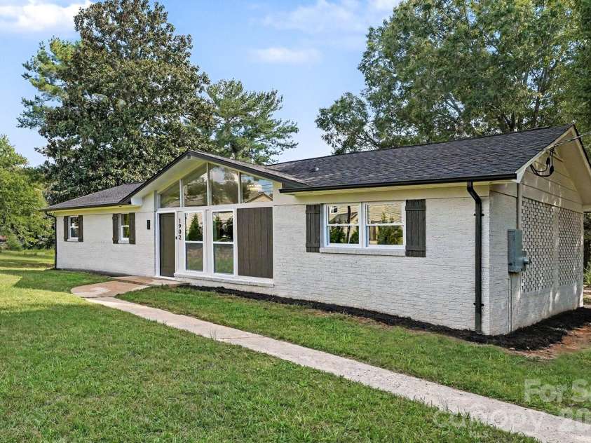 1902 19th Avenue, Hickory, NC 28601.  MLS# CAR4434826, YatesRealty ID 56643. 