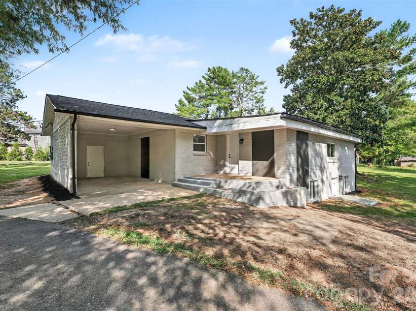 1902 19th Avenue, Hickory, NC 28601.  MLS# CAR4434826, YatesRealty ID 56643. 
